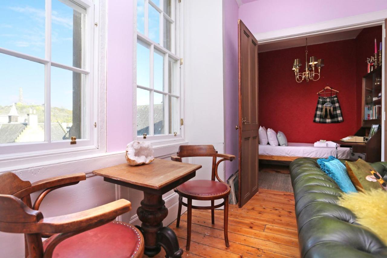 Joivy Iconic Colorful Home On The Royal Mile Единбург Екстериор снимка