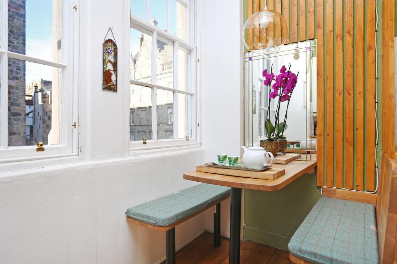 Joivy Iconic Colorful Home On The Royal Mile Единбург Екстериор снимка