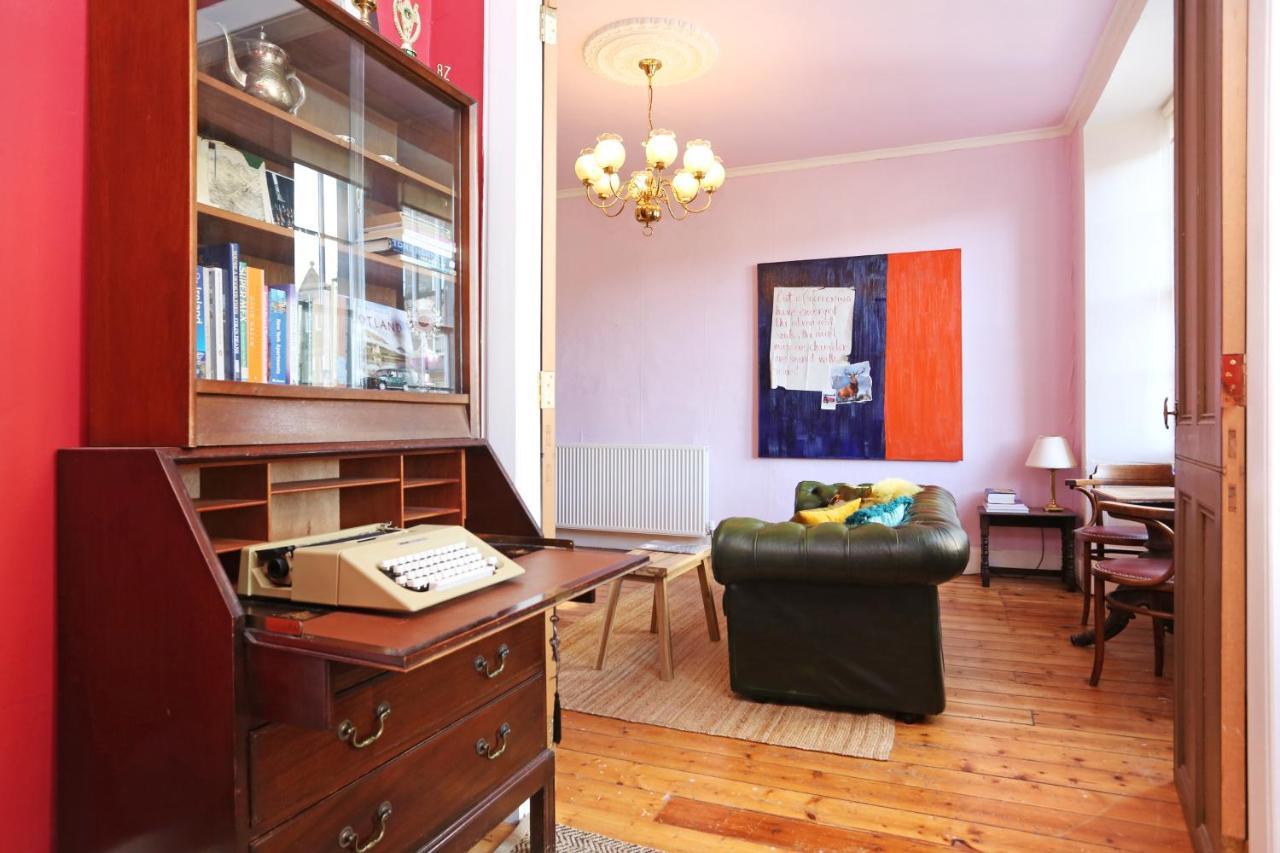 Joivy Iconic Colorful Home On The Royal Mile Единбург Екстериор снимка